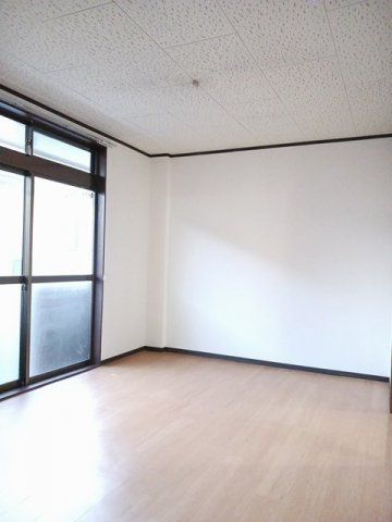 ドミール神明Ａの居間・リビング