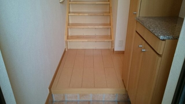 収納もある玄関です
