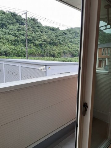 外からの目が気にならないバルコニーで洗濯物が干せます