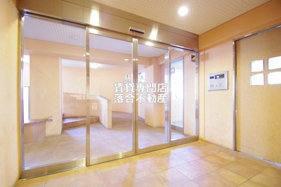 【ロビー】 | カ・アンジェリ | オートロック付きで安心♪