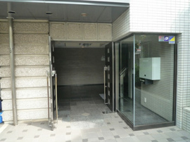 清潔なエントランスです