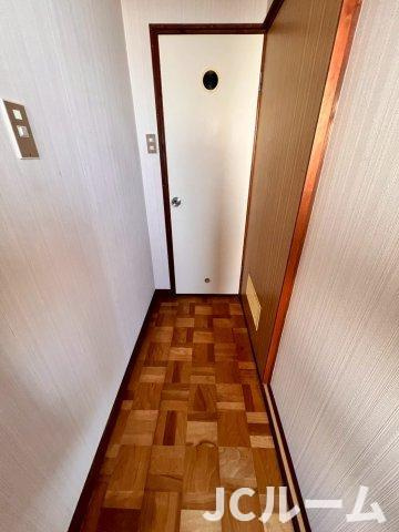 コーポ岡本の玄関