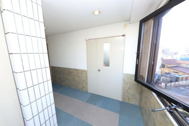 葉山ビルのロビー| 