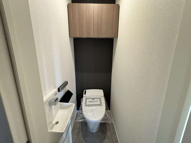 MELDIA東区徳川214③｜名古屋市の戸建ならホームアップのトイレ|2か所にトイレを完備。混み合う朝や来客時も安心の設計！