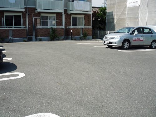 シャルマン・ベナの駐車場