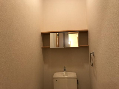 【トイレ】 | フォンテーヌ・アベニューⅡ | ペーパーなどしまえるトイレ棚