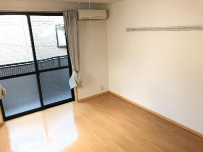 【居間・リビング】 | フォンテーヌ・アベニューⅡ | 南西向きの9.3帖洋室