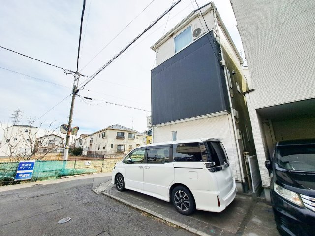 【外観】 | 新座市栗原4丁目　中古一戸建住宅　(保谷店) | スーパー、コンビニ、ホームセンターが徒歩10分以内にありお買い物便利な環境。