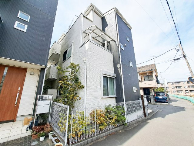 【外観】 | 新座市栗原4丁目　中古一戸建住宅　(保谷店) | 小中学校も徒歩15分以内なのでお子様の登下校も安心です。