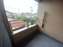 バルコニーからの眺めを楽しみながら食事をしませんか