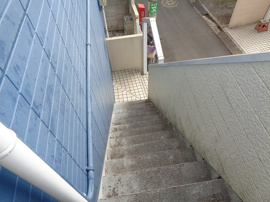 外からの目が気にならないバルコニーで洗濯物が干せます