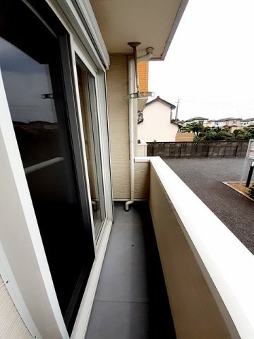 外からの目が気にならないバルコニーで洗濯物が干せます