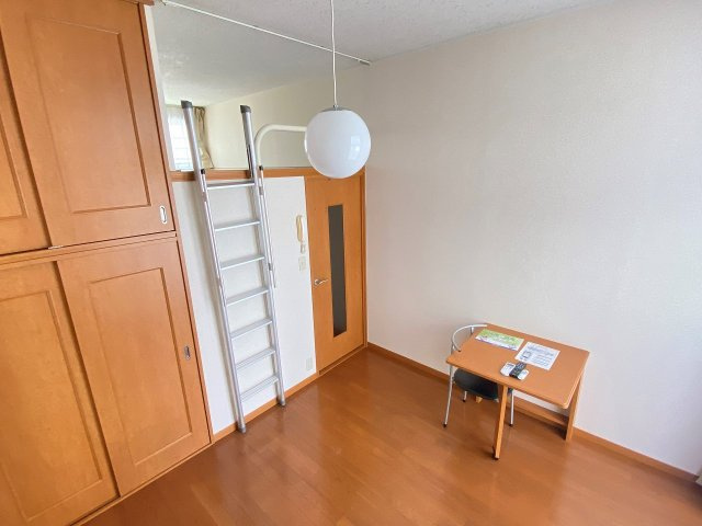 ゆったり過ごせる居間です