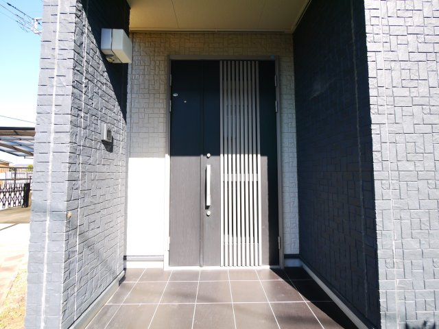 長生郡白子町古所　中古戸建の玄関|平成23年7月築 オール電化カーポート2台 白子海岸まで車約8分 閑静な立地 ハウスクリーニング済み