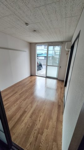 スタンダードな洋室です