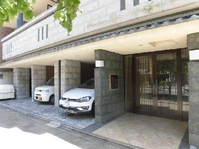 プレサンス京都三条大橋雅殿の駐車場