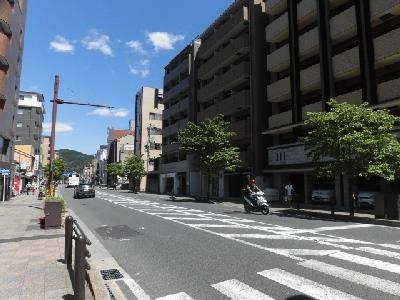 プレサンス京都三条大橋雅殿の周辺|前面道路