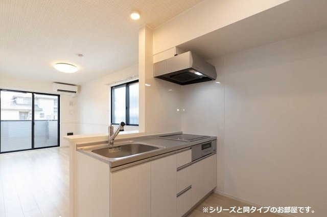 ロイヤル長伏のキッチン