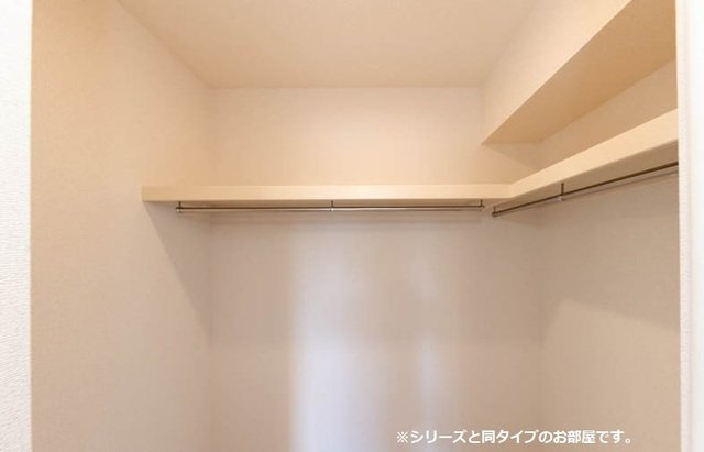 ロイヤル長伏の収納