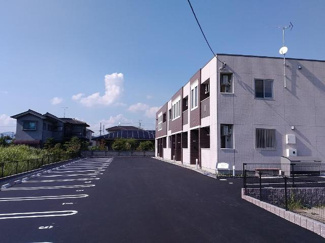 【駐車場】 | グレース | 駐車場があるので、車を買う予定の方も安心です