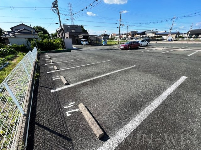 Blanc Village Bの駐車場