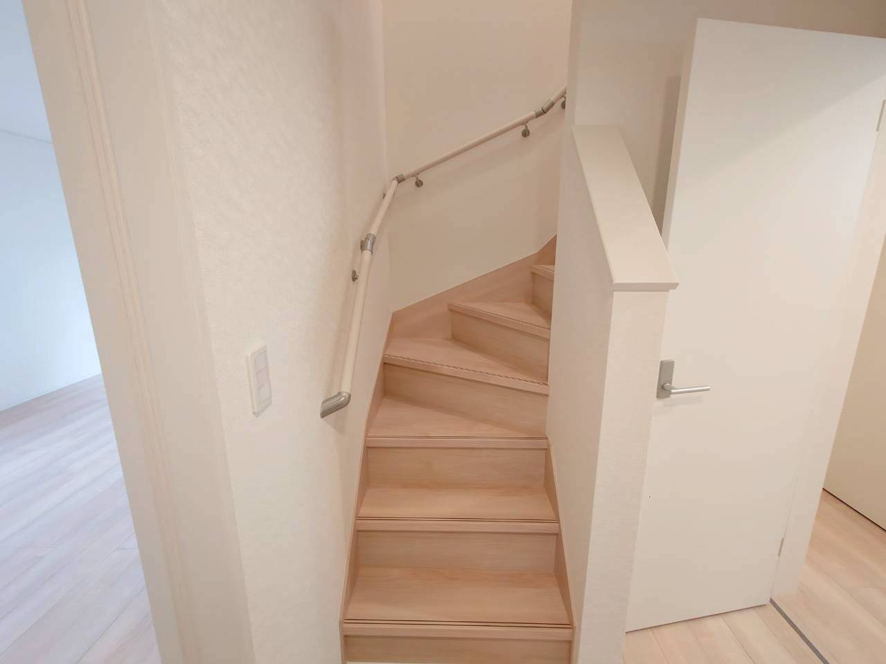 ♥♥南城市佐敷冨祖崎第７－１号棟の内装|明るい色調の室内です