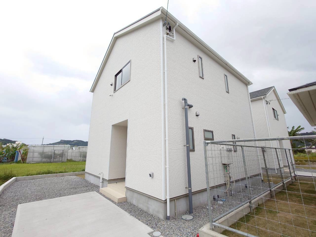 ♥♥南城市佐敷冨祖崎第７－１号棟の外観|収納スペース豊富です