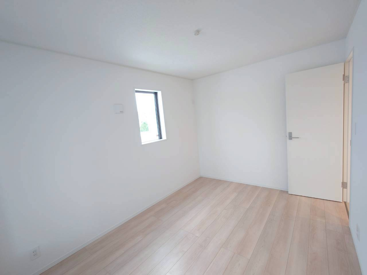 ♥♥南城市佐敷冨祖崎第７－１号棟の洋室|明るい洋室です