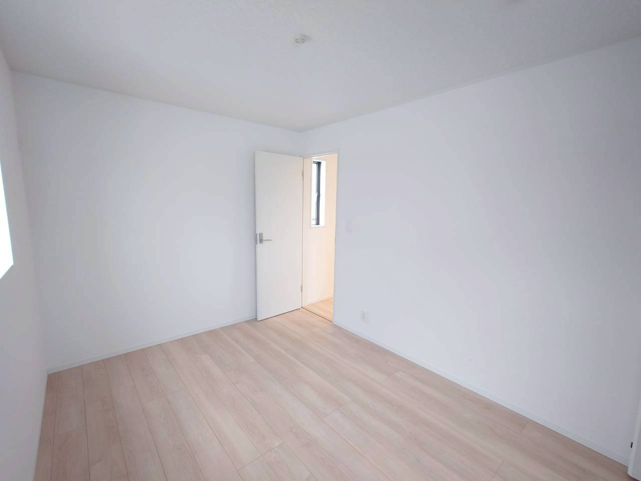 ♥♥南城市佐敷冨祖崎第７－１号棟の洋室|個人の部屋や寝室として使える洋室です