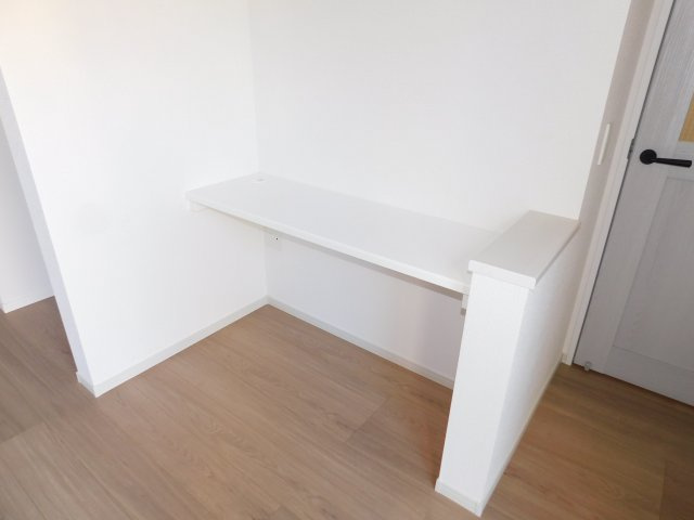 名古屋市南区上浜町3期のその他|◇スタディカウンター◇　　お子様の勉強や作業スペースなどに使えるカウンター！
