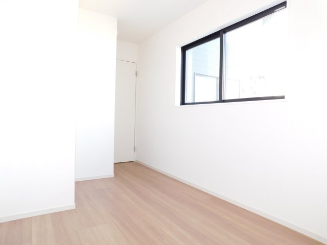 名古屋市南区上浜町3期の洋室|◇洋室◇　　明るい洋室５．１帖　全居室収納完備！