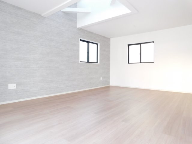 名古屋市南区上浜町3期の居間・リビング|◇リビング◇　　明るく広いリビング２０．６帖　開放的な吹抜の空間♪