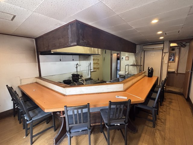 飯室ビル1階の内装