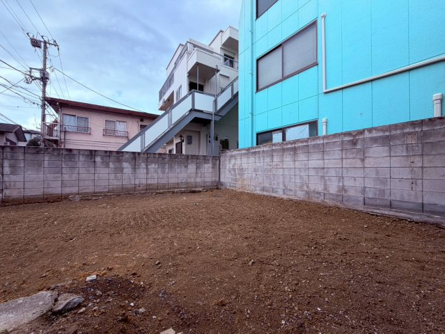 【外観】 | 中野区中野３丁目　売地 | 更地渡しですので、解体費用の心配もなく安心です