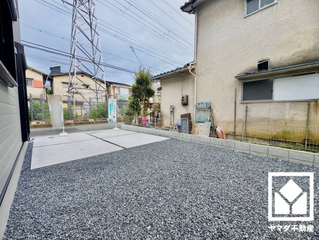 八幡市八幡双栗　2期　1号棟の前面道路含む現地写真
