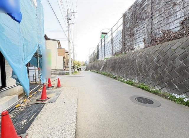 【前面道路含む現地写真】 | 清瀬市下宿3丁目　新築一戸建住宅　全4棟　(志木本店) | 現地（2026年2月）撮影
陽当たりに配慮した南東向きレイアウト。