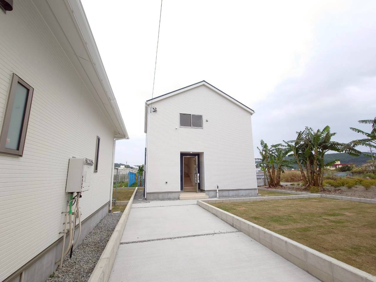 ♥♥南城市佐敷冨祖崎第７－3号棟の駐車場|車をお持ちの方に嬉しい駐車場付きの物件です