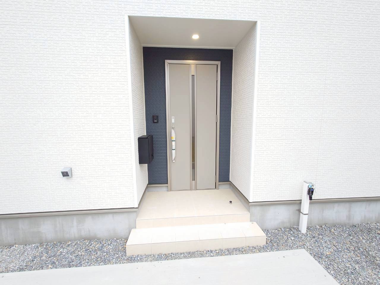 ♥♥南城市佐敷冨祖崎第７－3号棟の玄関|落ち着いた玄関です