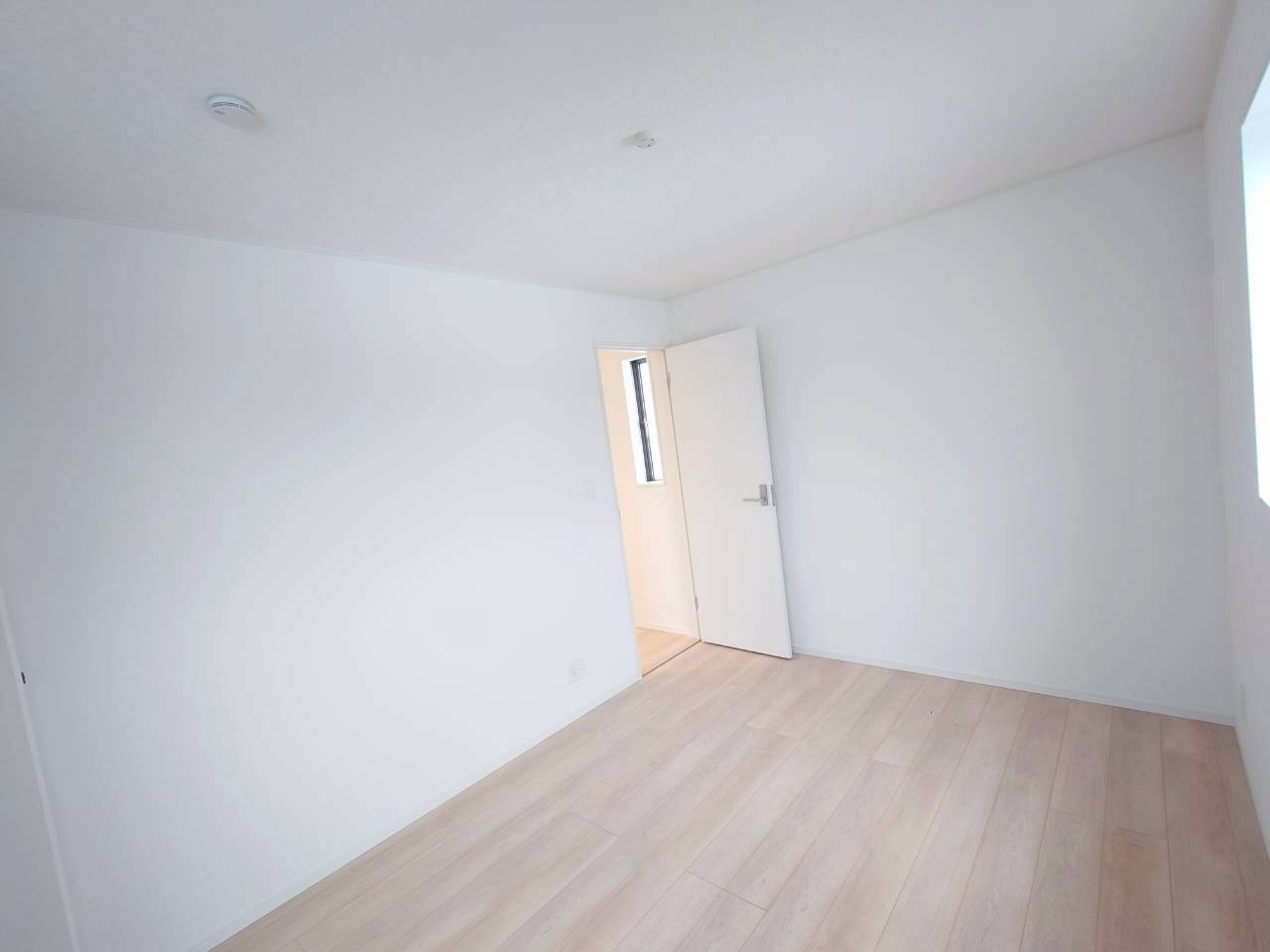 ♥♥南城市佐敷冨祖崎第７－3号棟の洋室|ゆったりした洋室です