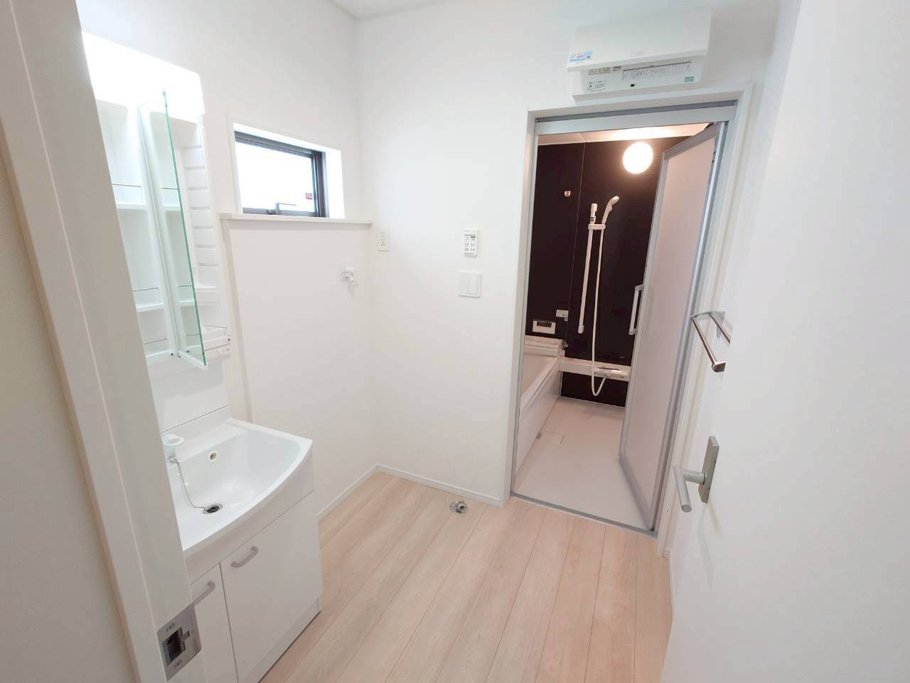 ♥♥南城市佐敷冨祖崎第７－4号棟の玄関|きれいな玄関です