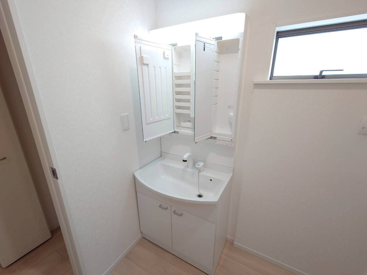 ♥♥南城市佐敷冨祖崎第７－4号棟の独立洗面台|独立洗面化粧台付き