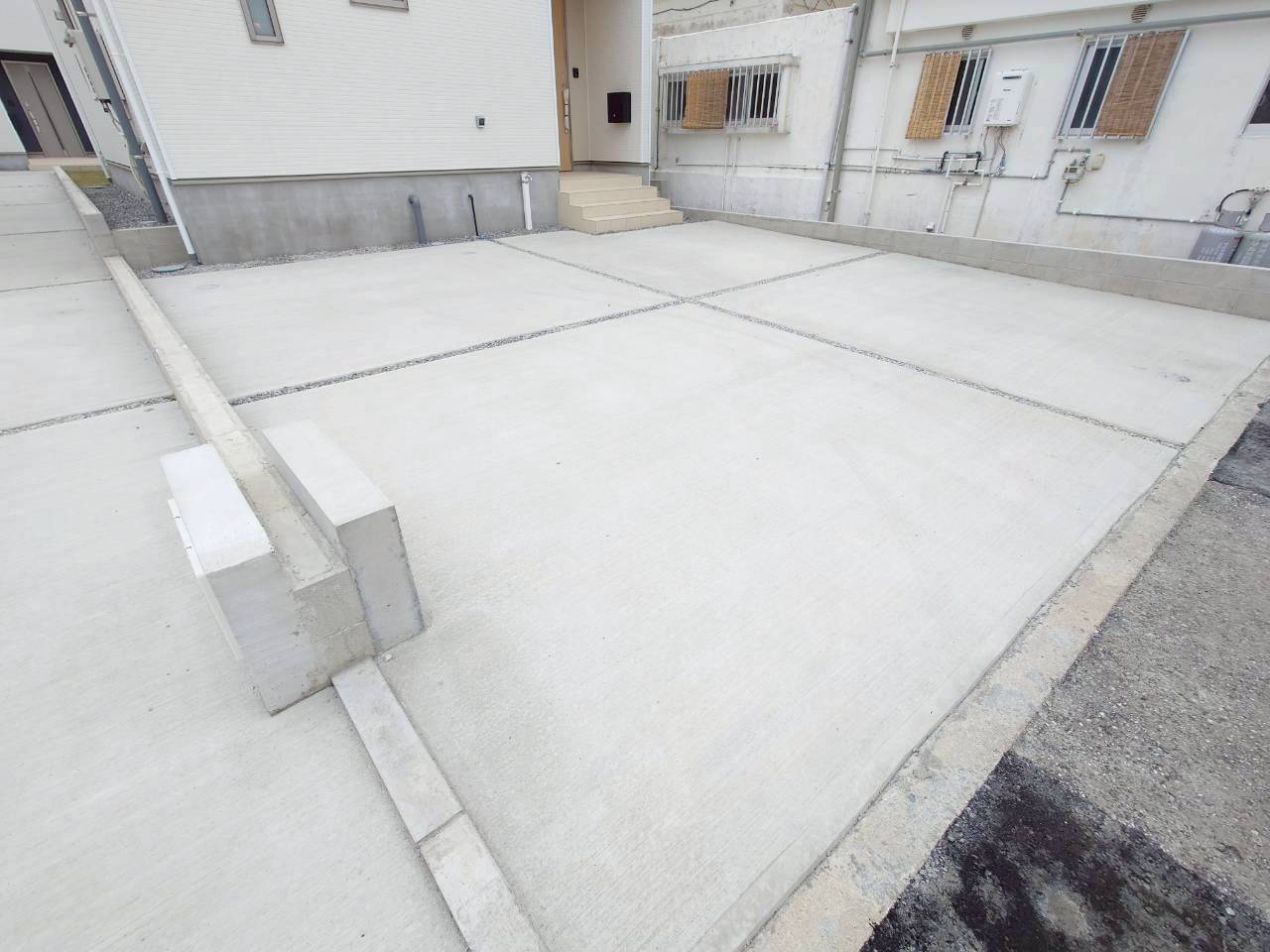 ♥♥南城市佐敷冨祖崎第７－4号棟の駐車場|車をお持ちの方に嬉しい駐車場付きの物件です