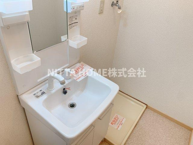 サニーヒル大歳　Ｂの洗面所|便利な独立洗面台と室内洗濯機置場完備◇