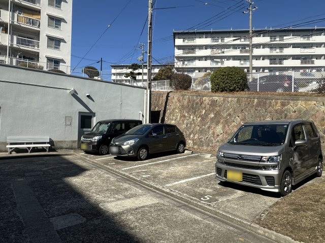 上高丸コーポラスの駐車場