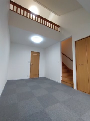 【洋室】 | ウェストヴィレッジⅠ | 7.5帖：カーペットフロア