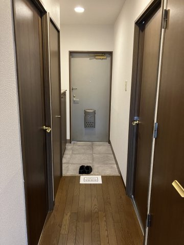 バンベールつつじが丘　503号室の玄関