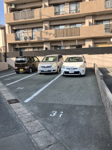 バンベールつつじが丘　503号室の駐車場