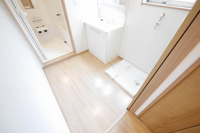 【洗面所】 | neuhaus | 忙しい朝には欠かせない洗面所です