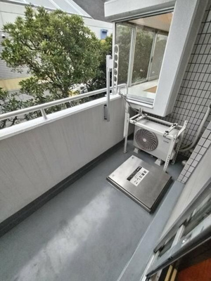 【バルコニー】 | ハイツ面影橋 | バルコニーからの眺めを楽しみながら食事をしませんか