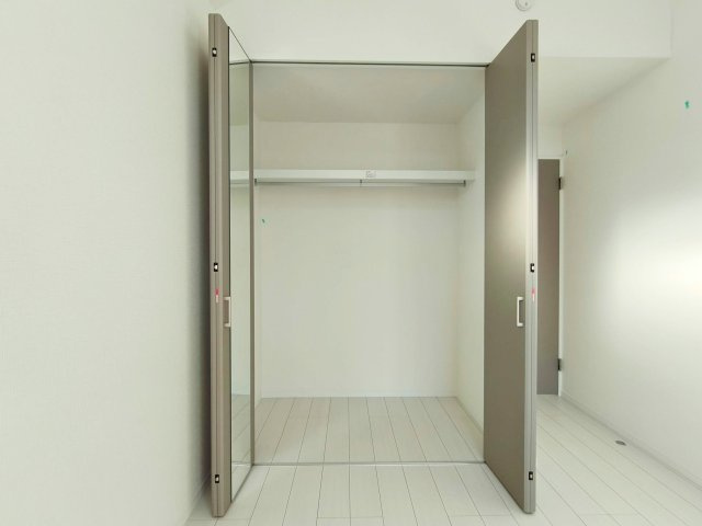 板橋区東新町2丁目 全9棟 B号棟の収納|2階7.25帖洋室　クローゼット
壁面には大型のクローゼット付
お部屋はスッキリとお使いいただけます